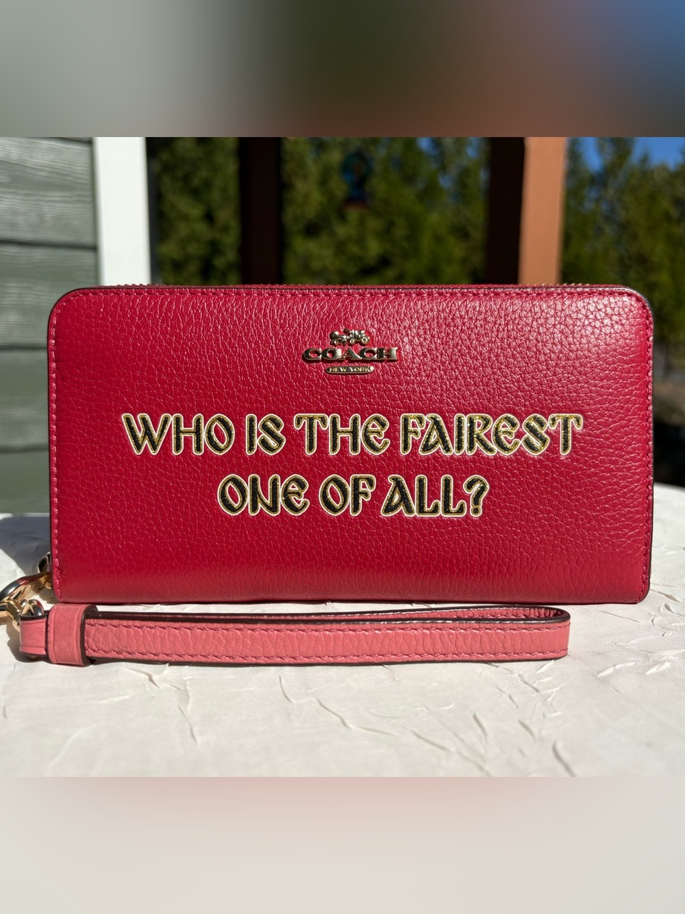 COACH X Disney Wallet With Signature Canvas Interior & Snow White Motif CD970
